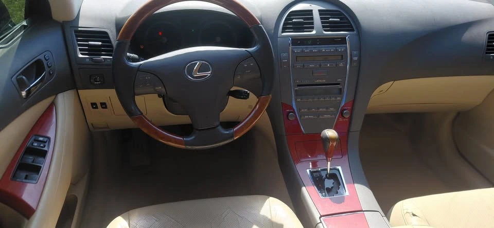 2009 Lexus ES 5th Gen - Image 12 of 17