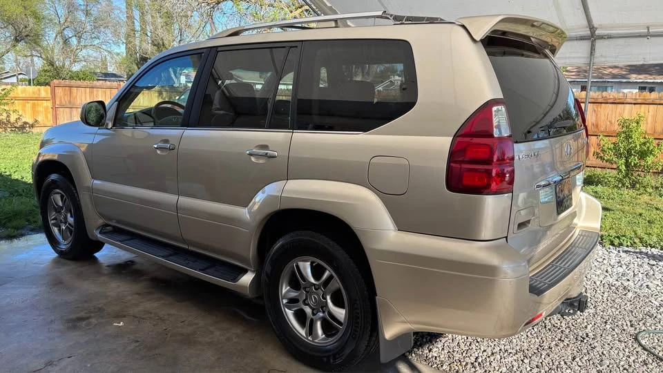 2009 Lexus GX 1st Gen - Image 2 of 11