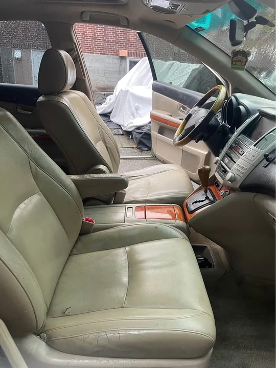 2009 Lexus HS - Image 13 of 18