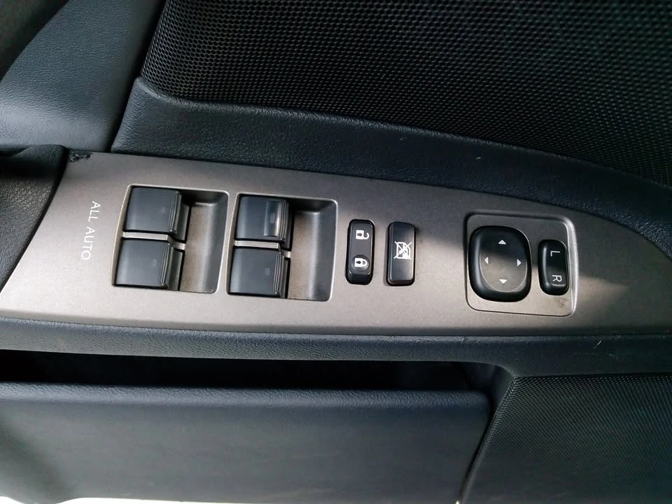 2009 Lexus IS 2nd Gen - Image 15 of 20
