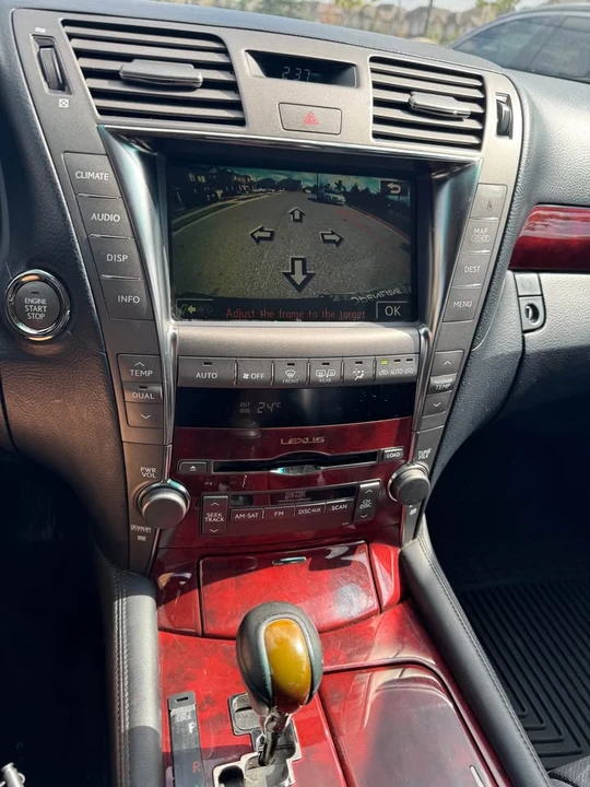 2009 Lexus LS 4th Gen - Image 14 of 19