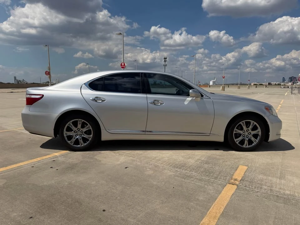 2009 Lexus LS 4th Gen - Image 5 of 15