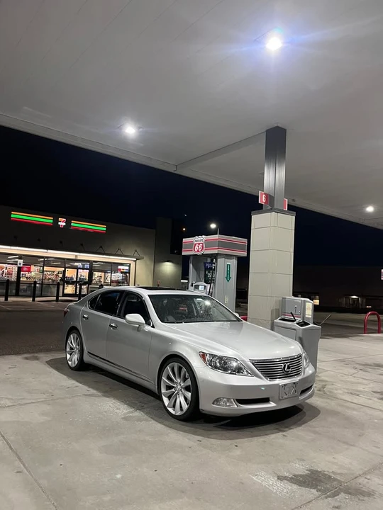 2009 Lexus LS 4th Gen - Image 6 of 8