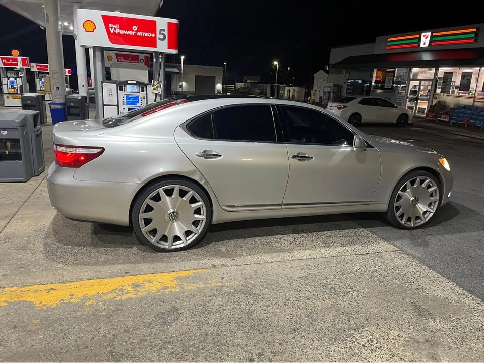 2009 Lexus LS 4th Gen - Image 4 of 10