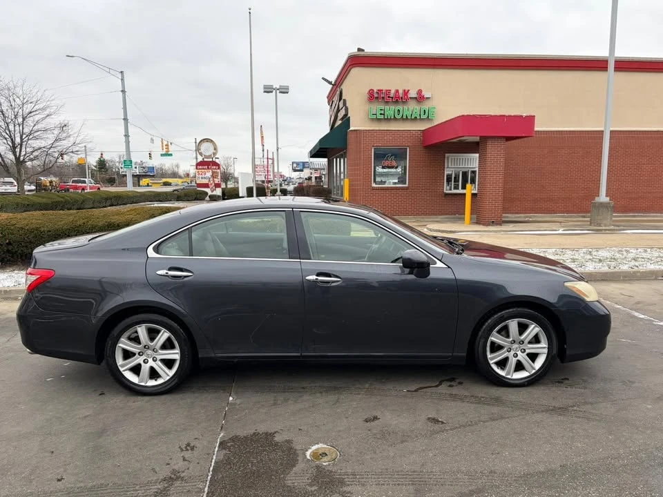 2009 Lexus ES 4th Gen - Image 4 of 13
