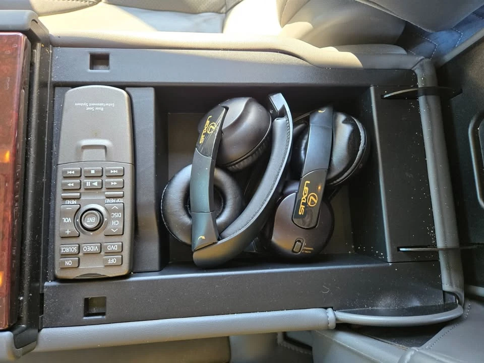 2009 Lexus LX 3rd Gen - Image 11 of 18