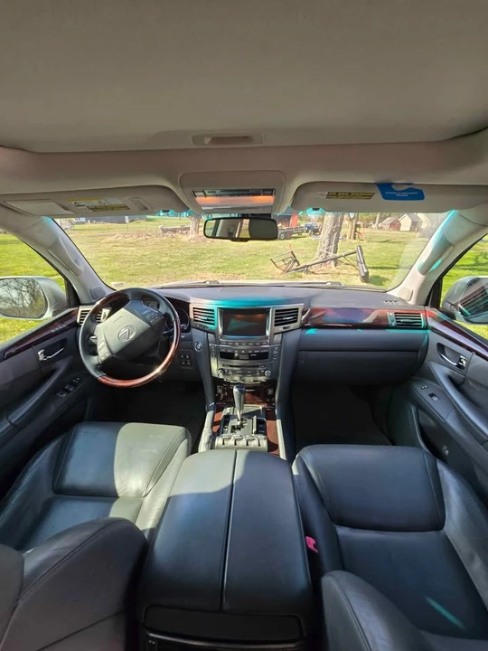 2009 Lexus LX 3rd Gen - Image 15 of 18