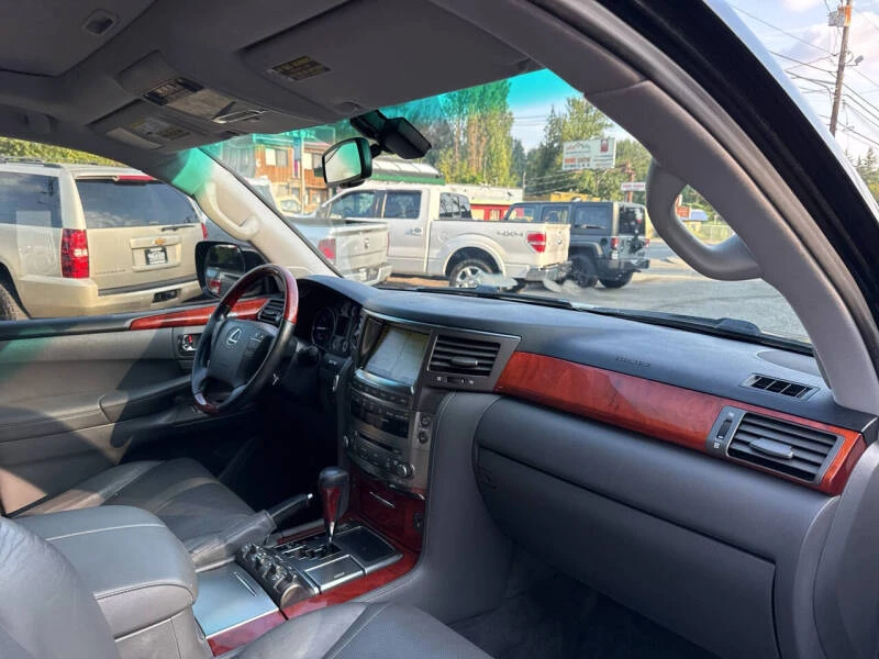 2009 Lexus LX 3rd Gen - Image 12 of 19