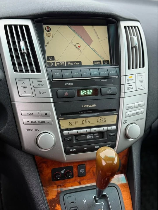 2009 Lexus RX 3rd Gen - Image 10 of 12