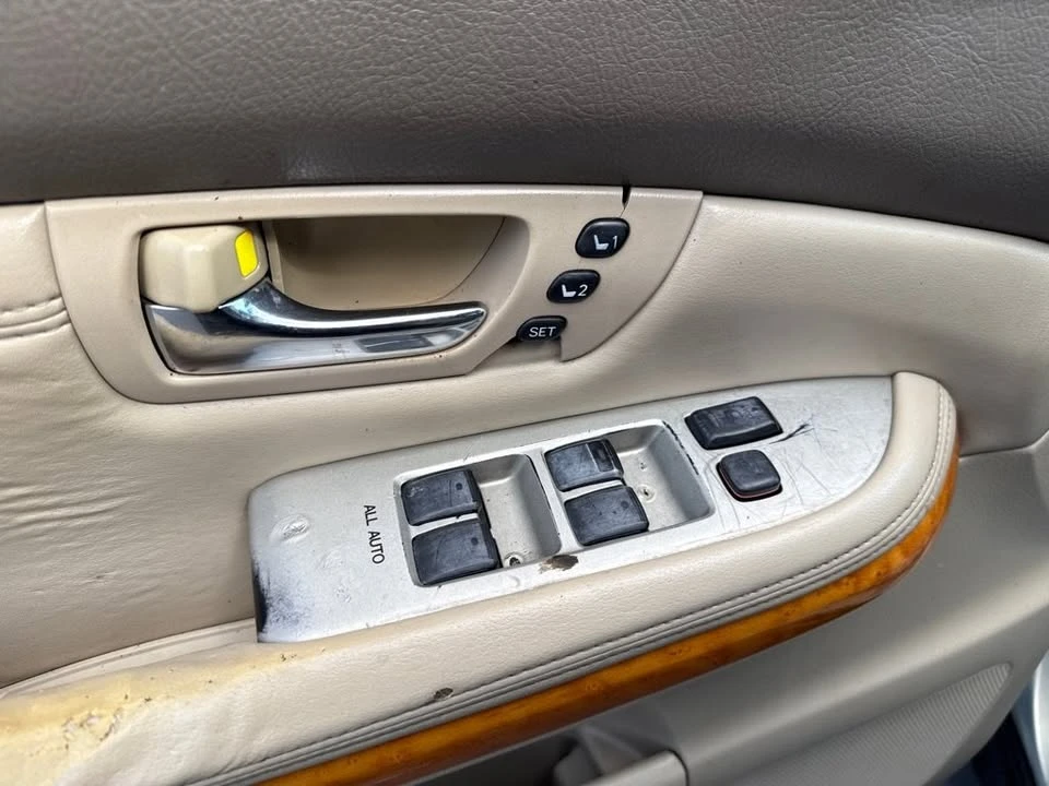 2009 Lexus RX 2nd Gen - Image 9 of 16