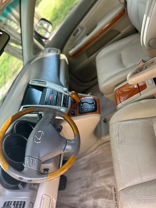 2009 Lexus RX 2nd Gen - Image 11 of 18