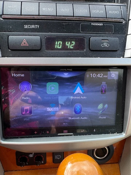 2009 Lexus RX 2nd Gen - Image 11 of 16