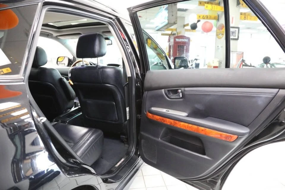 2009 Lexus RX 2nd Gen - Image 17 of 20