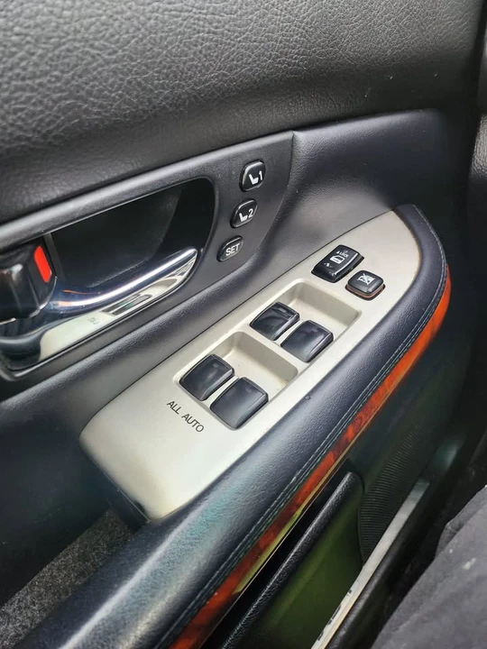 2009 Lexus RX 2nd Gen - Image 17 of 19