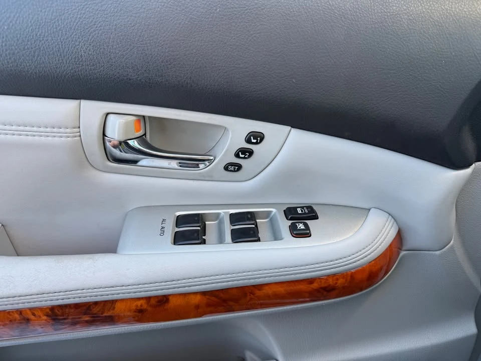 2009 Lexus RX 2nd Gen - Image 16 of 17
