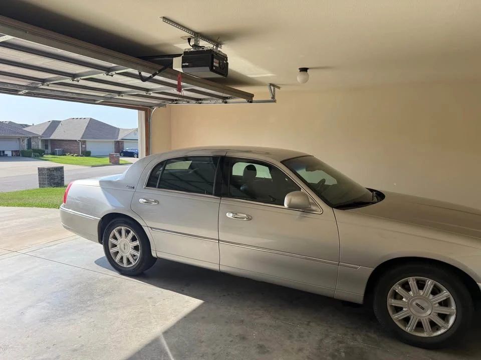 2009 Lincoln Continental - Image 2 of 5