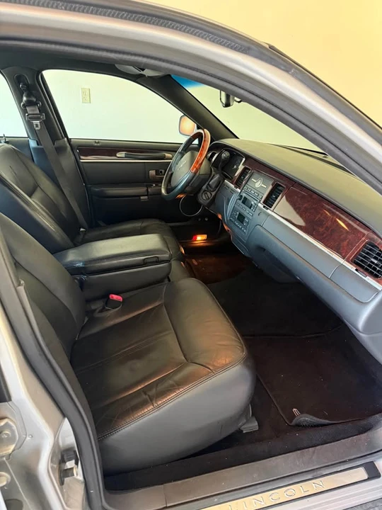 2009 Lincoln Continental - Image 5 of 5