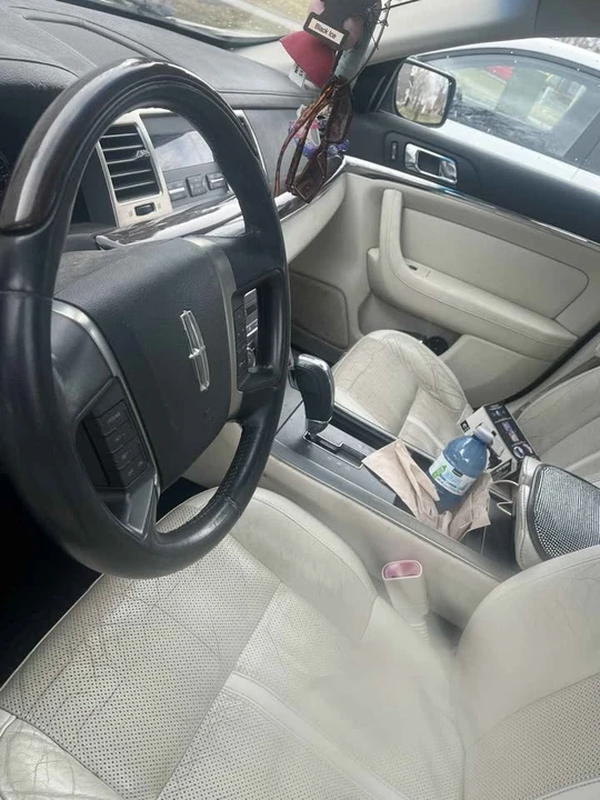 2009 Lincoln MKS - Image 8 of 9