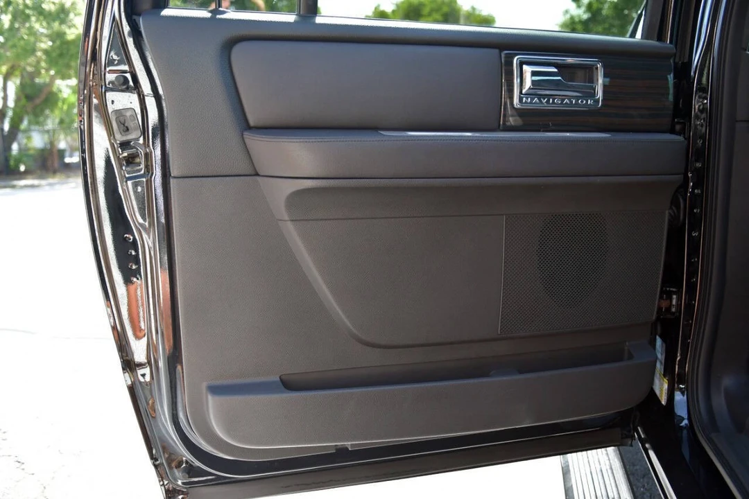 2009 Lincoln Navigator 3rd Gen - Image 11 of 12