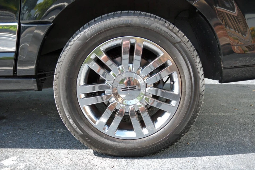 2009 Lincoln Navigator 3rd Gen - Image 9 of 12