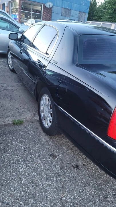 2009 Lincoln Town Car - Image 4 of 10