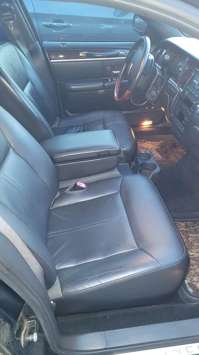 2009 Lincoln Town Car - Image 8 of 10