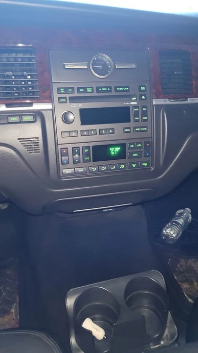 2009 Lincoln Town Car - Image 2 of 10