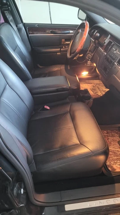 2009 Lincoln Town Car - Image 10 of 10