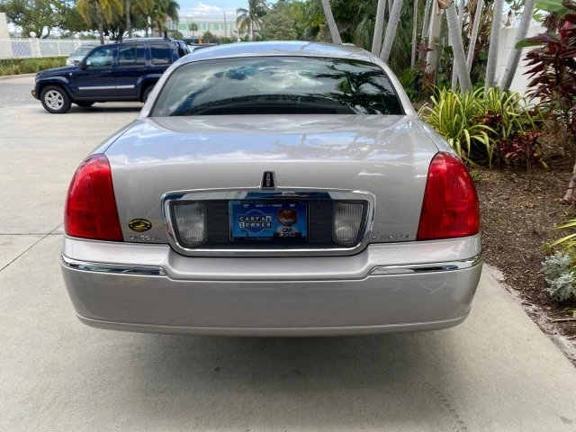 2009 Lincoln Town Car - Image 7 of 21
