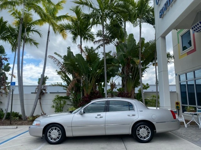 2009 Lincoln Town Car - Image 5 of 21