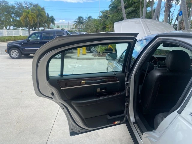 2009 Lincoln Town Car - Image 14 of 21