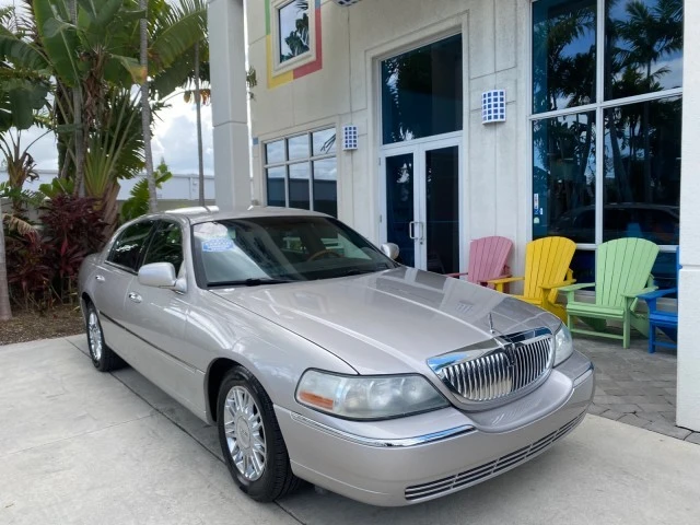 2009 Lincoln Town Car - Image 2 of 21