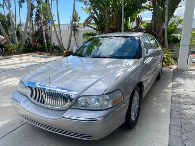 2009 Lincoln Town Car - Image 4 of 21