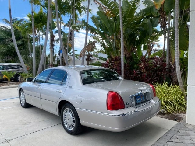 2009 Lincoln Town Car - Image 6 of 21