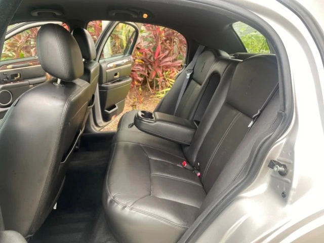 2009 Lincoln Town Car - Image 15 of 21