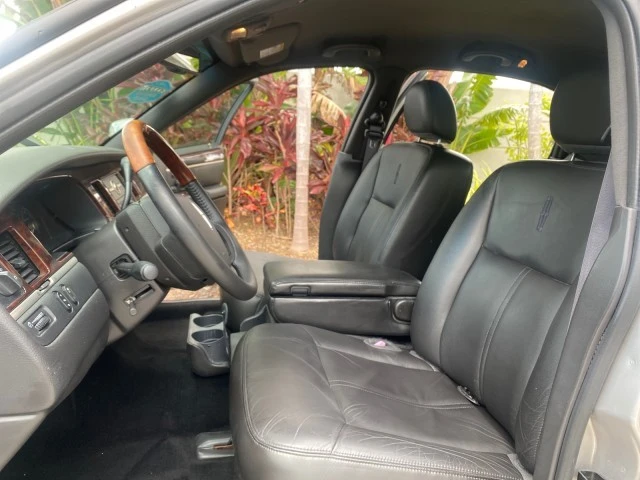 2009 Lincoln Town Car - Image 11 of 21