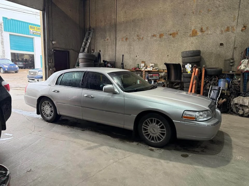 2009 Lincoln Town Car - Image 7 of 10