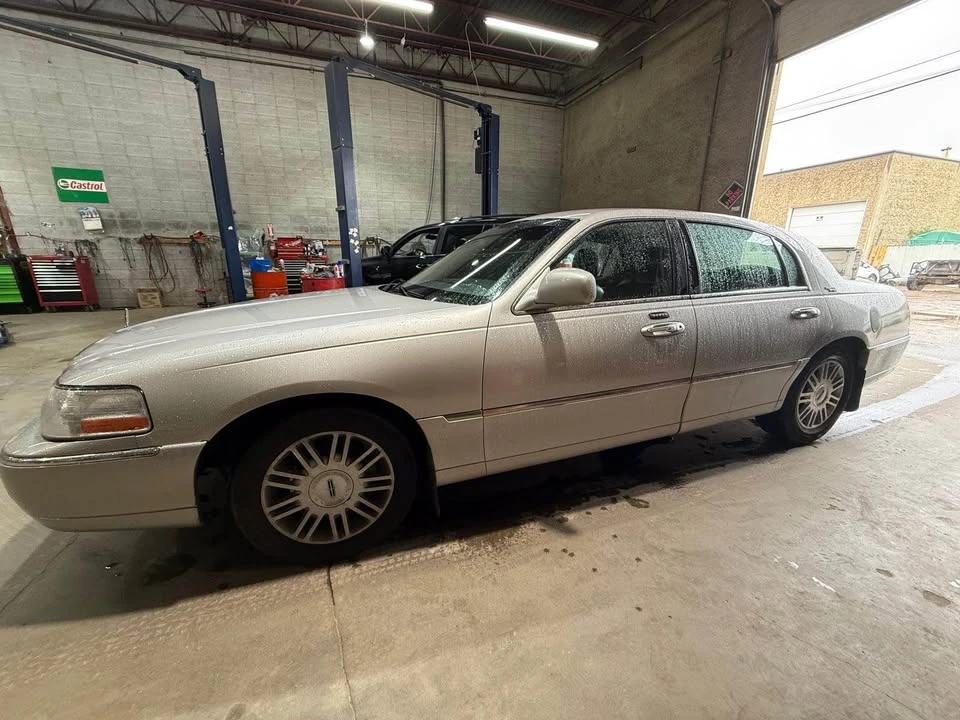 2009 Lincoln Town Car - Image 4 of 10