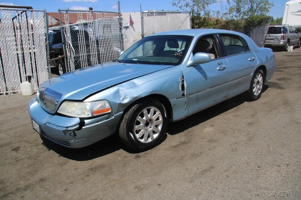 2009 Lincoln Town Car - Image 3 of 24