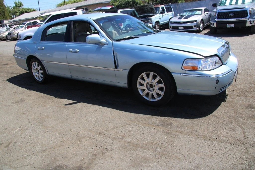 2009 Lincoln Town Car - Image 12 of 24
