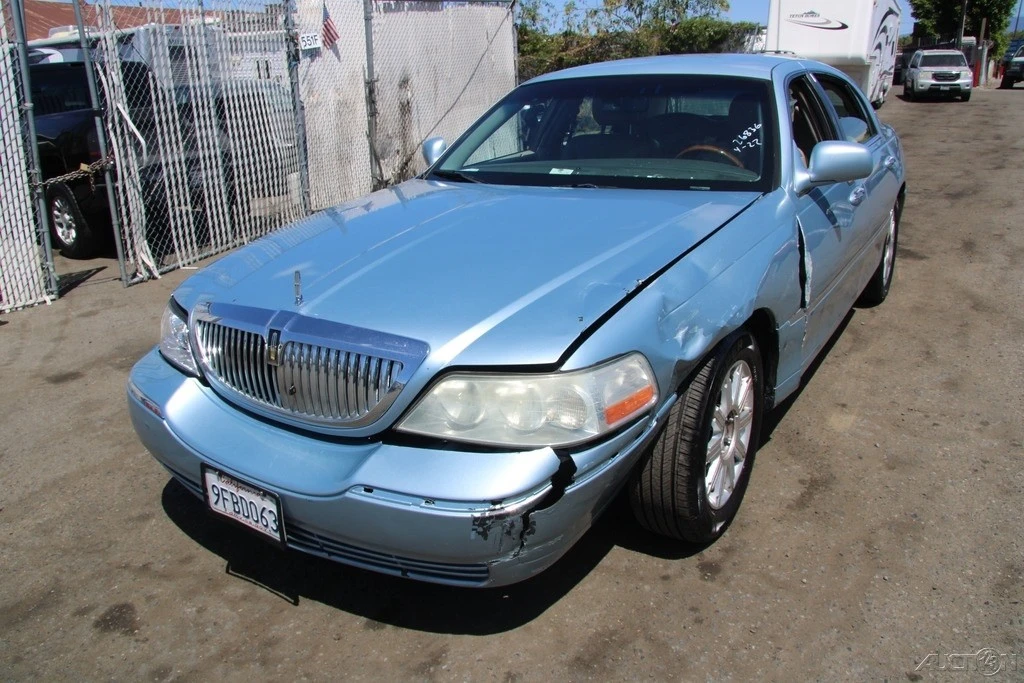 2009 Lincoln Town Car - Image 2 of 24
