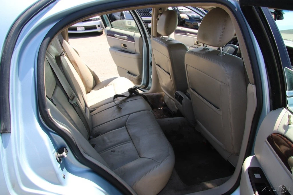 2009 Lincoln Town Car - Image 24 of 24