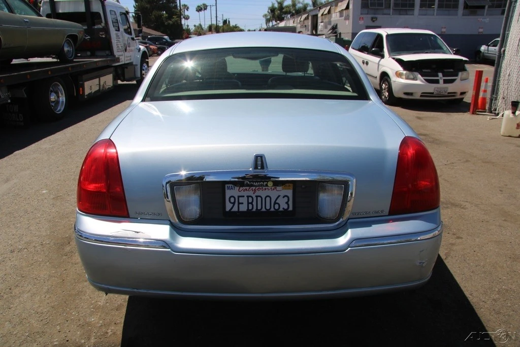 2009 Lincoln Town Car - Image 7 of 24