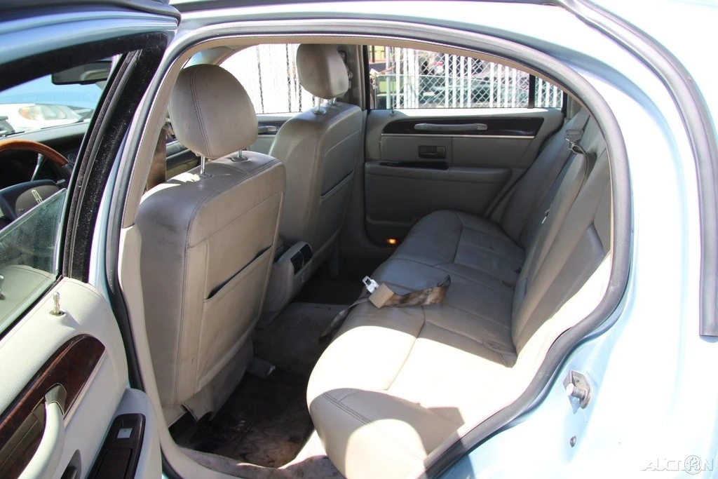 2009 Lincoln Town Car - Image 21 of 24