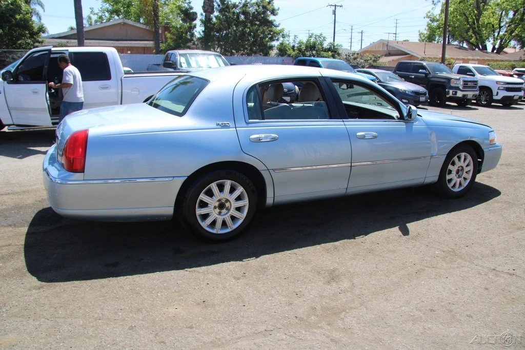 2009 Lincoln Town Car - Image 11 of 24