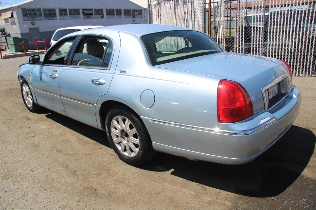 2009 Lincoln Town Car - Image 6 of 24