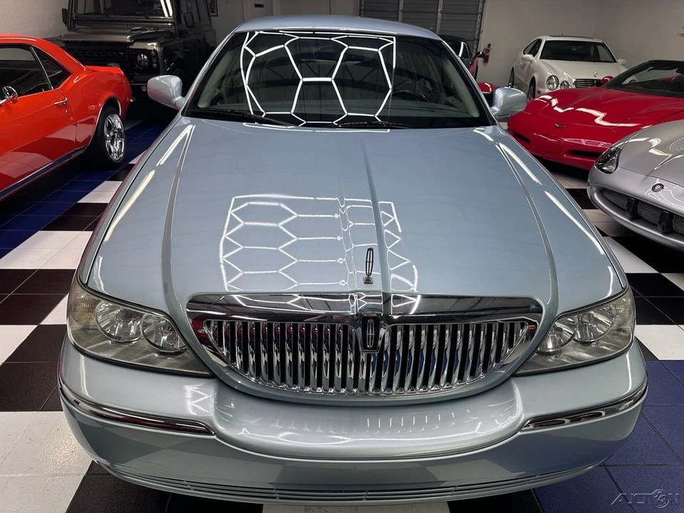 2009 Lincoln Town Car - Image 8 of 21