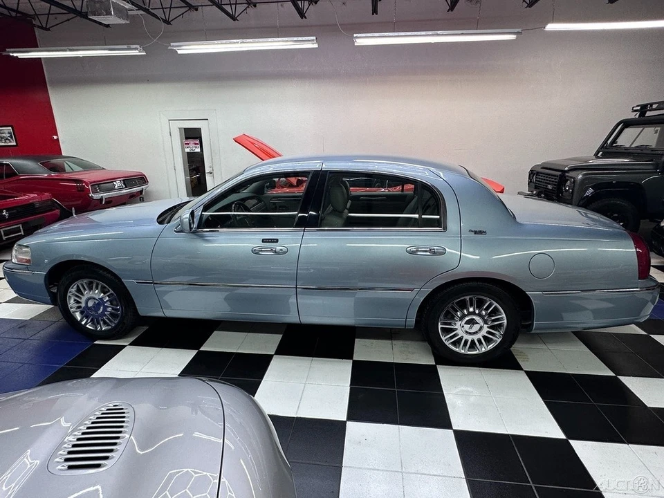 2009 Lincoln Town Car - Image 21 of 21