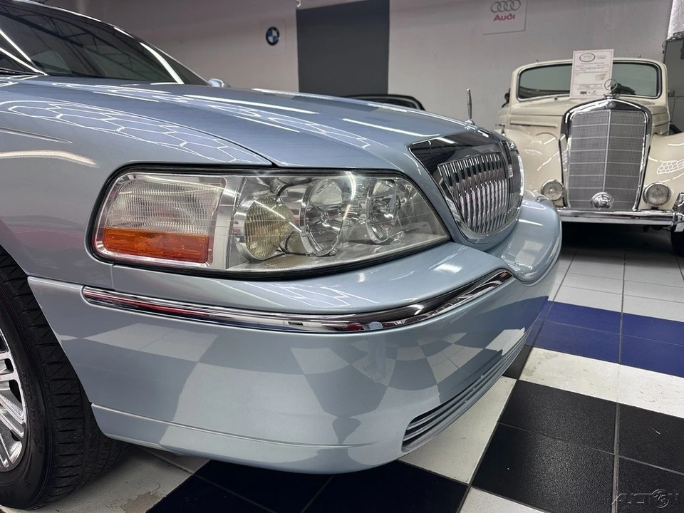 2009 Lincoln Town Car - Image 6 of 21