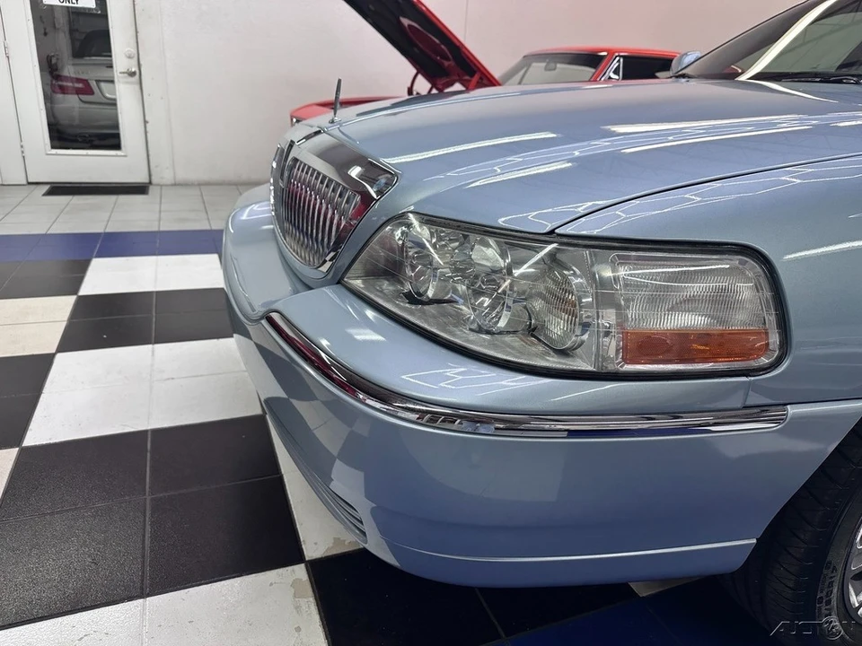 2009 Lincoln Town Car - Image 12 of 21